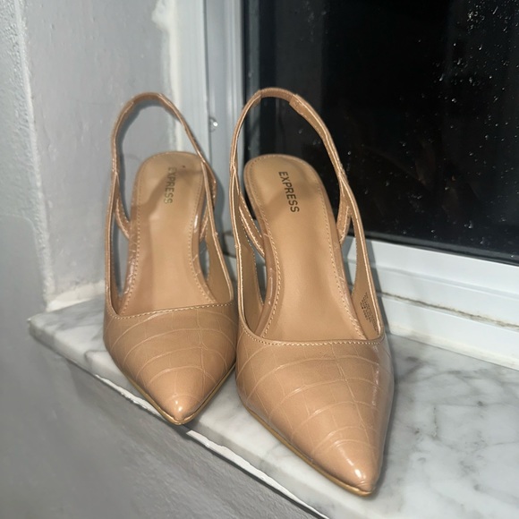 Beige heels - Picture 2 of 3